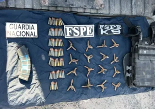 Aseguran FSPE y Guardia Nacional droga, municiones y equipo táctico en Santa Rosa de Lima, Villagrán
